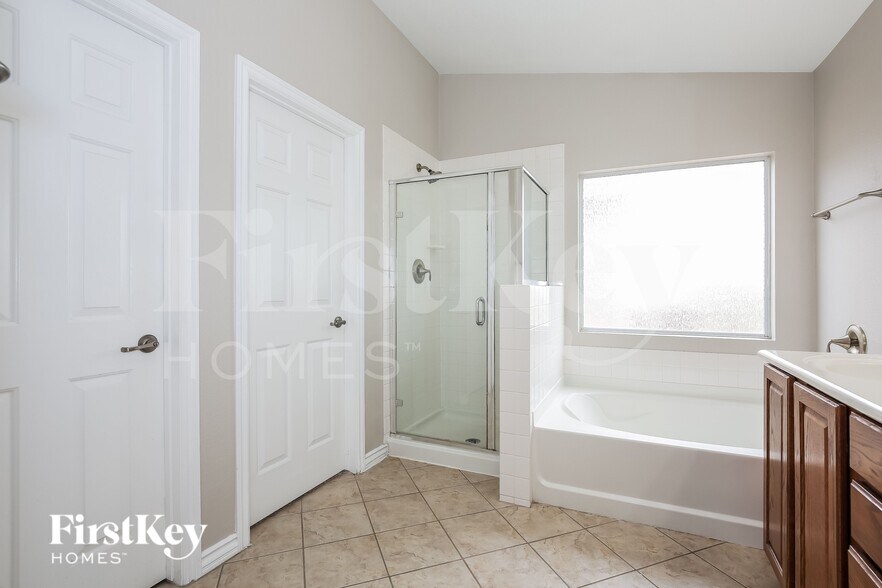 Building Photo - 7340 Chesapeake Cove St