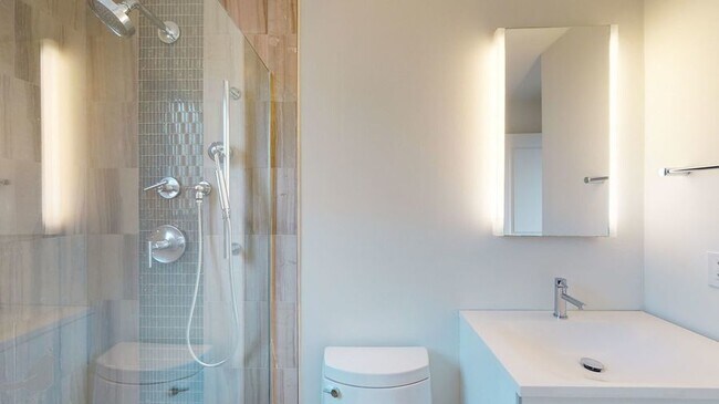 Building Photo - 1103 9th St NE