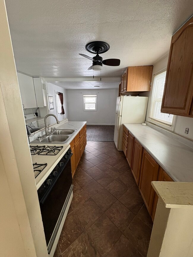 Building Photo - 313 E North St