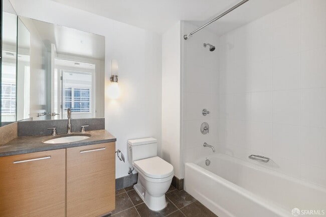 Building Photo - 301 Mission St