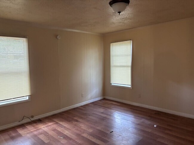 Building Photo - 3359 Suncrest Dr