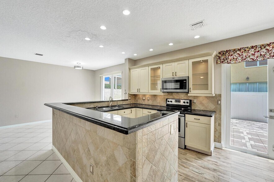 Building Photo - 1365 NW 154th Ln