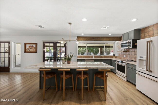 Building Photo - 5449 E Larkspur Dr