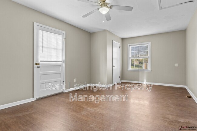 Building Photo - 1036 Whitehall Pl