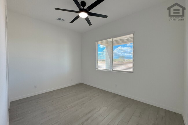 Building Photo - 18108 W Morning Vista Ln