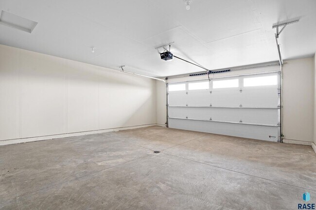 Building Photo - 1107 S Foss Ave