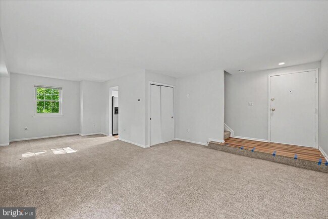 Building Photo - 678 Newbridge Ct
