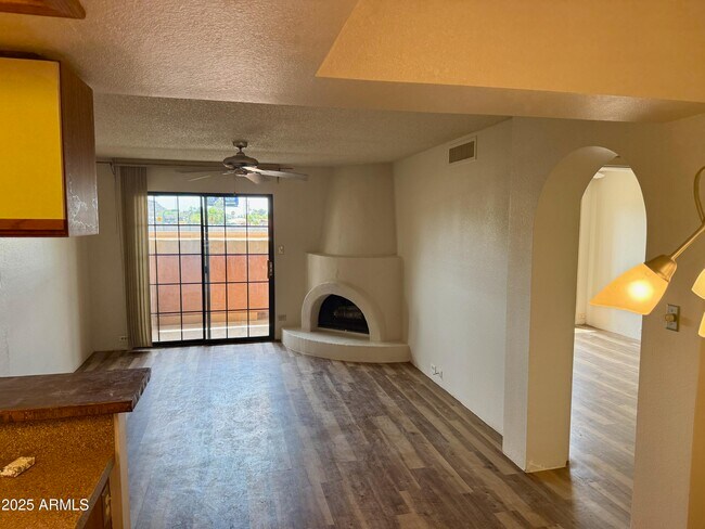 Building Photo - 10410 N Cave Creek Rd