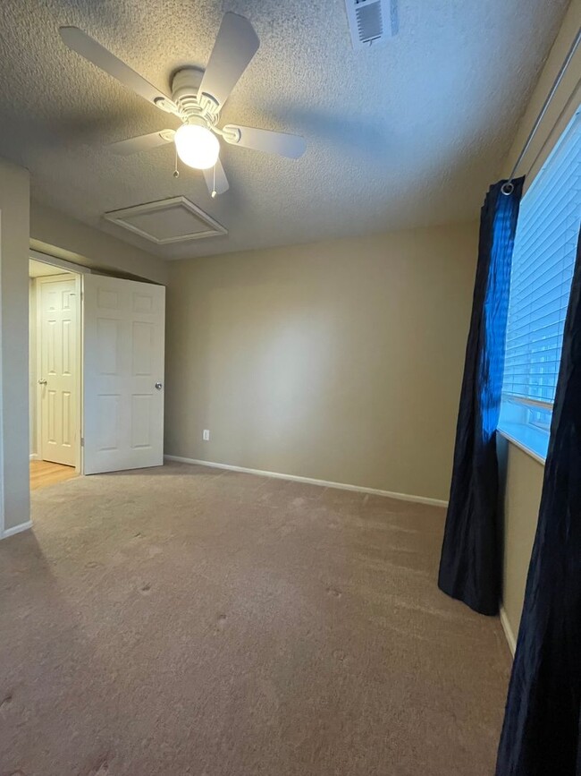 Building Photo - 3 Bed 2 Bath Condo in Westminster Availabl...