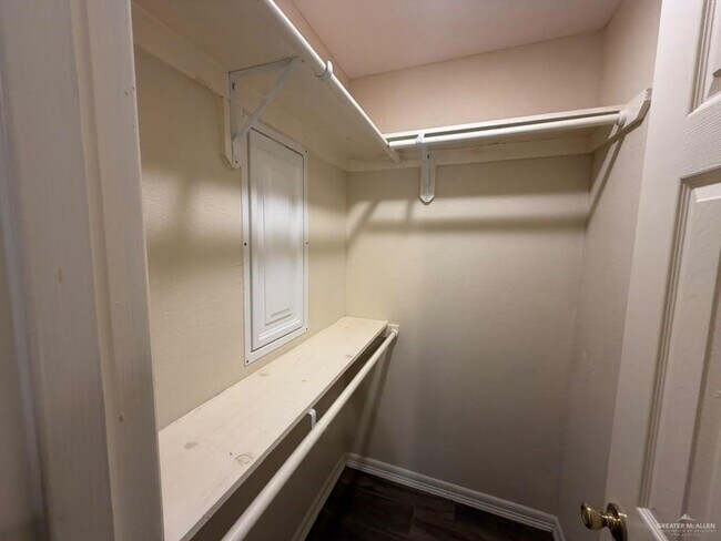 Building Photo - 2037 W Diaz Ave