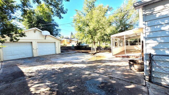 Building Photo - 1739 Palmer Park Blvd