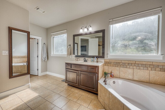 Building Photo - 13700 Lone Rider Trail