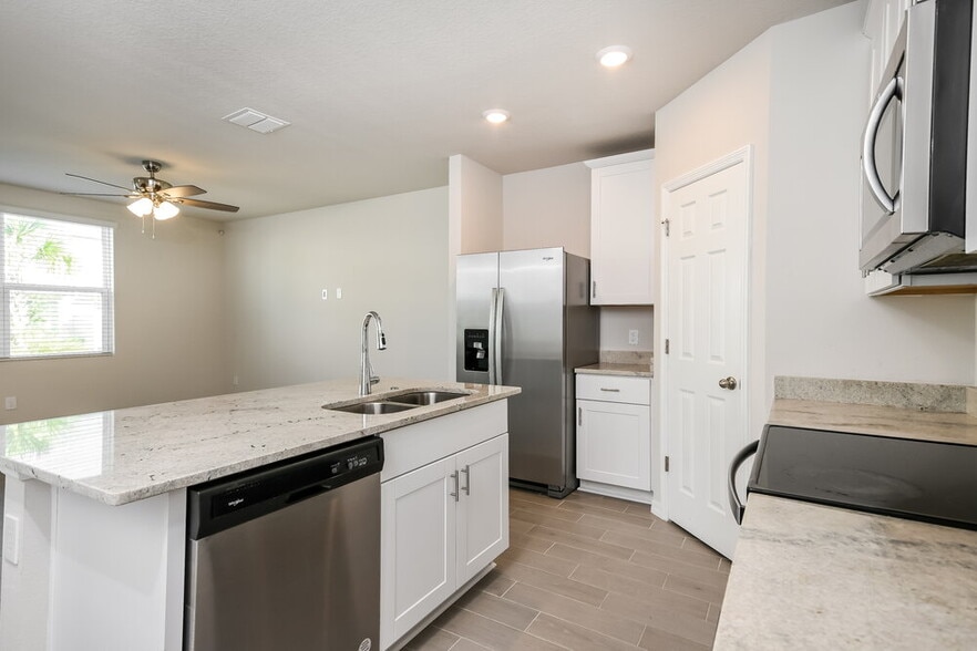 Building Photo - 809 Legacy Dr