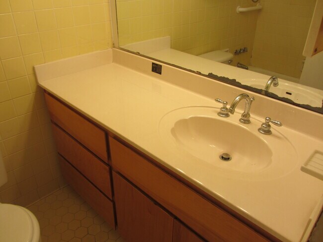 Building Photo - 300 Miracle Strip Pkwy