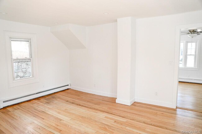 Building Photo - 171 Stoneleigh Ave