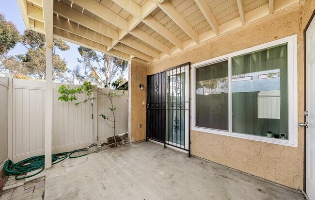 Building Photo - Updated 2 BR 1 BA Condo w/ Private Patio!