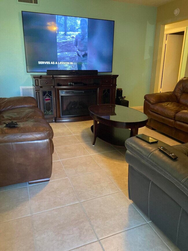 Building Photo - 341 Pine Ridge Cir