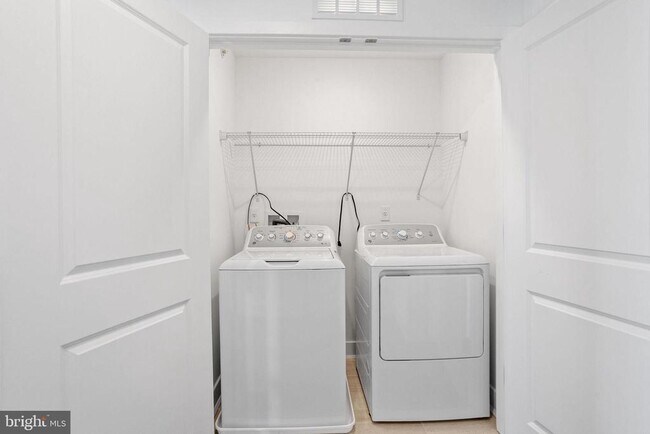 Building Photo - 137 ADA Hightower Ave