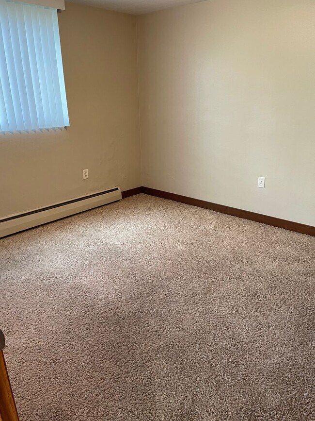 Building Photo - One Bedroom