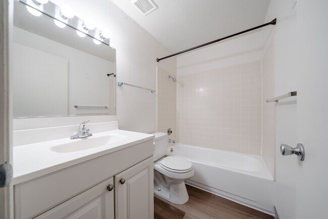 Building Photo - St. Johns 1 bedroom 1 bath in park-like setting.