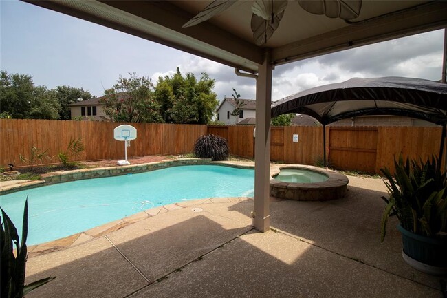Building Photo - 21534 Pointed Oak Ln