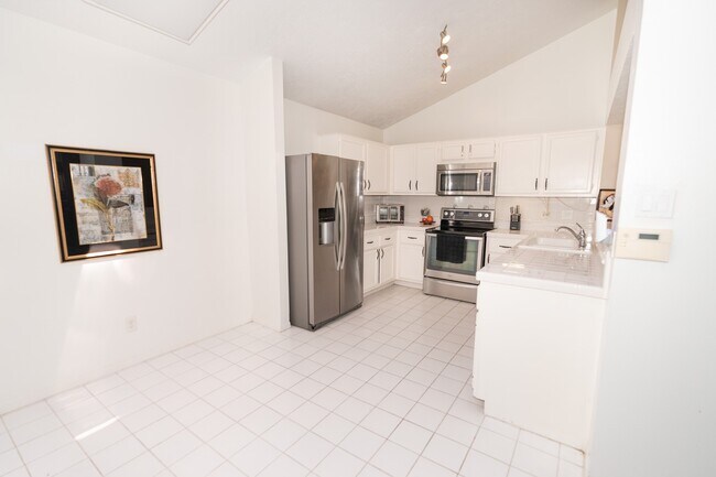 Building Photo - 3402 Cape Forest Dr