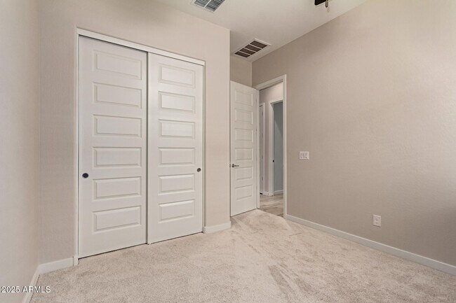 Building Photo - 941 W Treasure Trl
