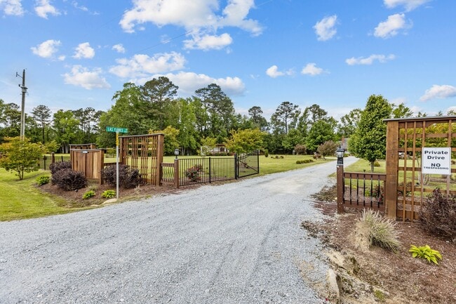 Building Photo - 2110 Las Flores Ln