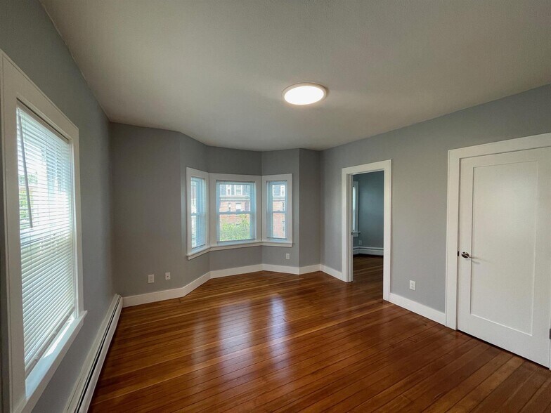 Building Photo - 356 Somerville Ave