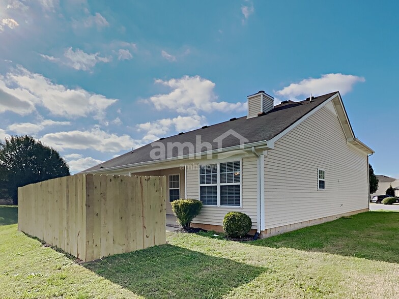 Building Photo - 3215 Cinch Ct