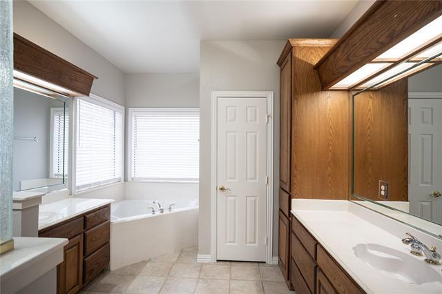 Building Photo - 250 Timberleaf Dr