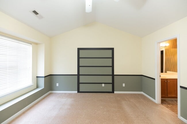 Building Photo - 117 Goldfinch Ave