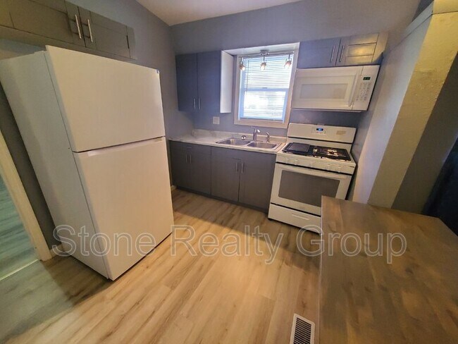 Building Photo - 3792 E Beulah Ave