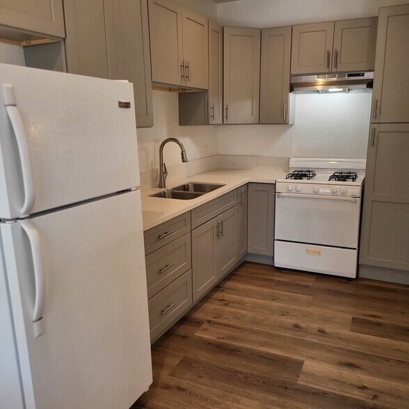 Building Photo - 833 1/3 N Formosa Ave