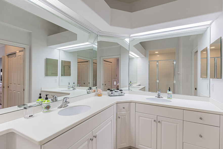 Building Photo - 8641 Piazza del Lago Cir