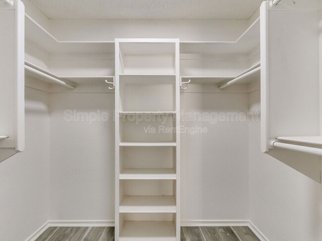 Building Photo - 6628 Laurel Dr