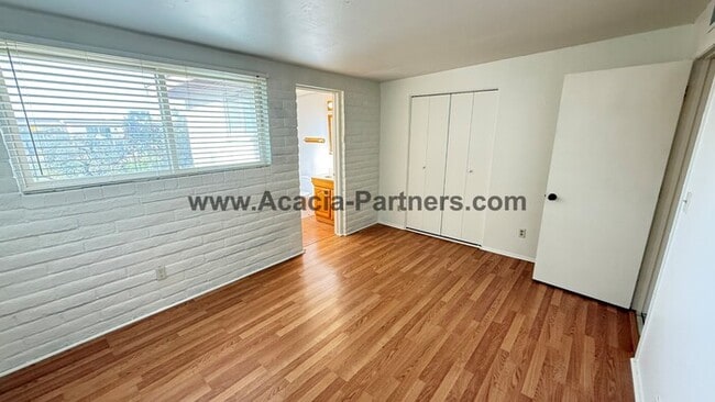 Building Photo - Eastside 3 Bedroom 2 Bath