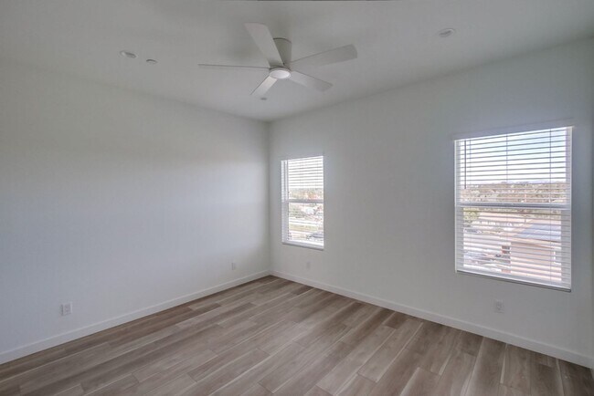Building Photo - Beautiful downstairs unit 3bed/2 ba now available! Private Patio!! Marketing Description