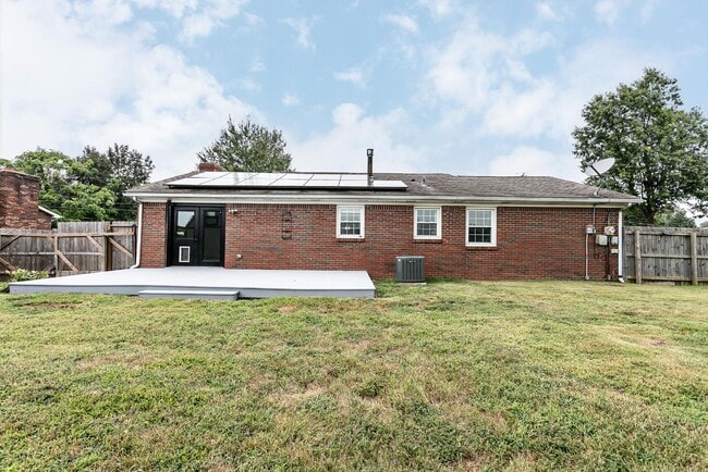 Building Photo - 705 Bon Aire Dr