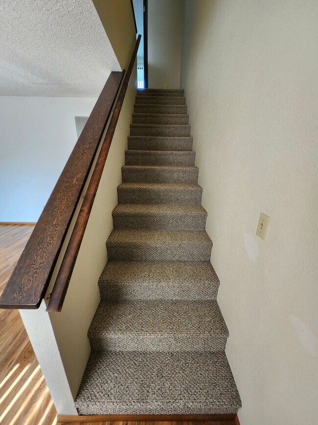 Building Photo - Spacious N. Richland Townhome- Includes Washer & Dryer!