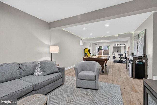 Building Photo - 13016 Pilgrims Inn Dr
