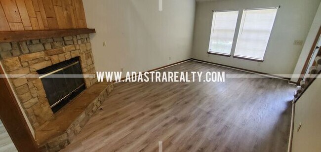 Building Photo - Affordable Duplex in Blue Valley School District-Available NOW!!