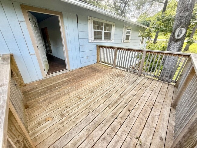 Building Photo - 22675 Lakeway Harbor Dr