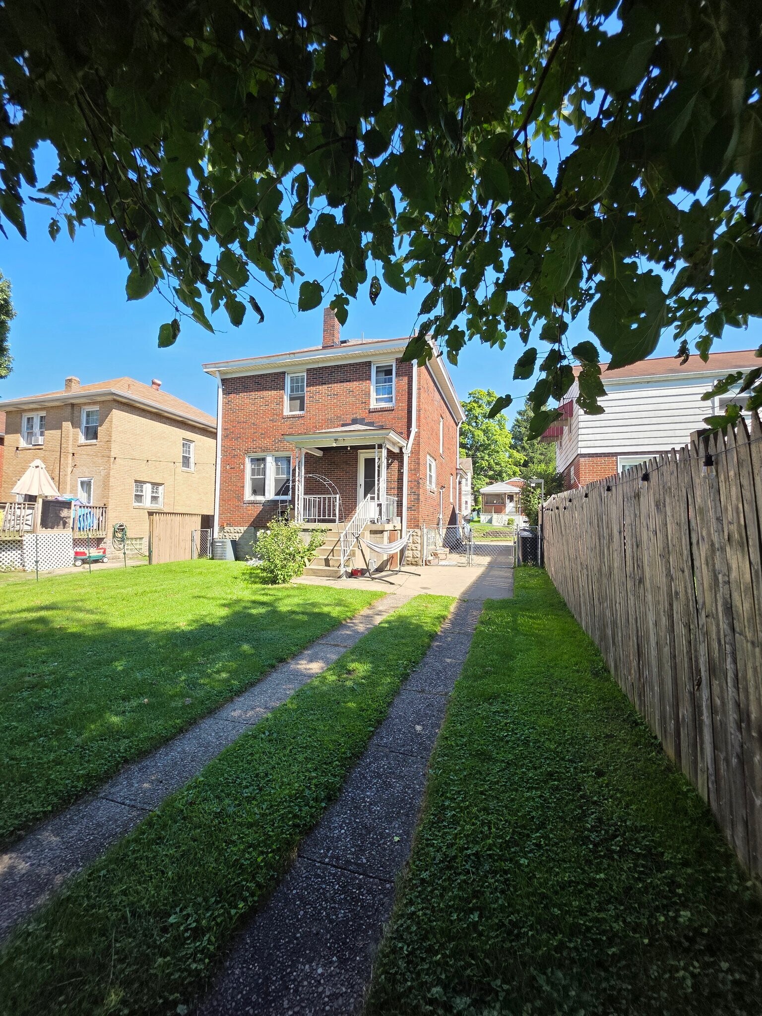 Building Photo - 1424 Swantek St