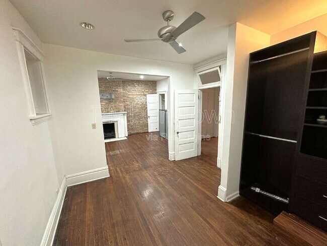 Building Photo - 1114 E 62nd St