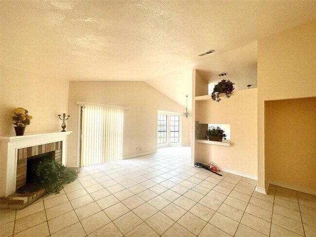 Building Photo - 8223 Woodland Willows Dr