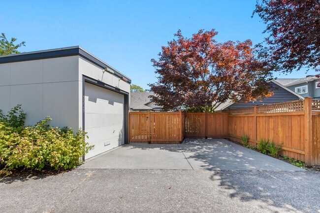 Building Photo - 3bd/1.75ba Seattle Home