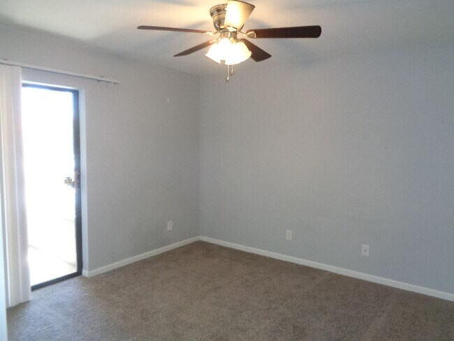 Building Photo - Spacious condo in Scottsdale-close to Scot...