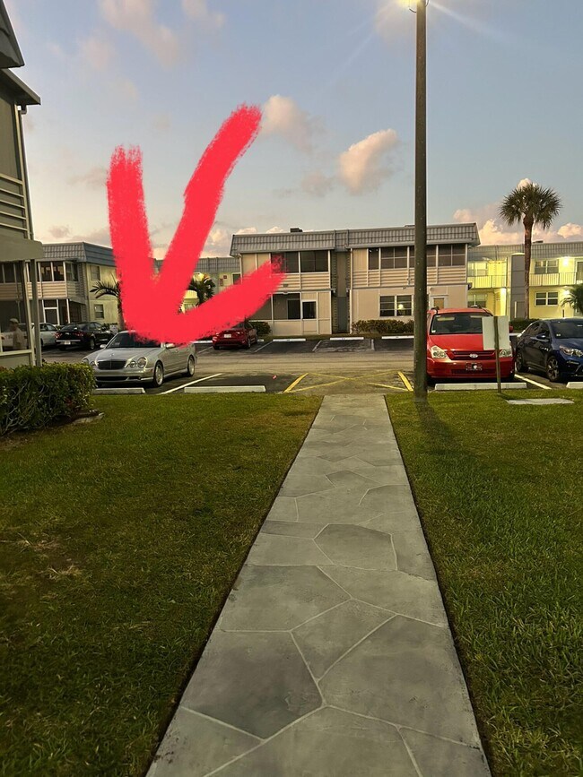 Building Photo - 446 Brittany Dr