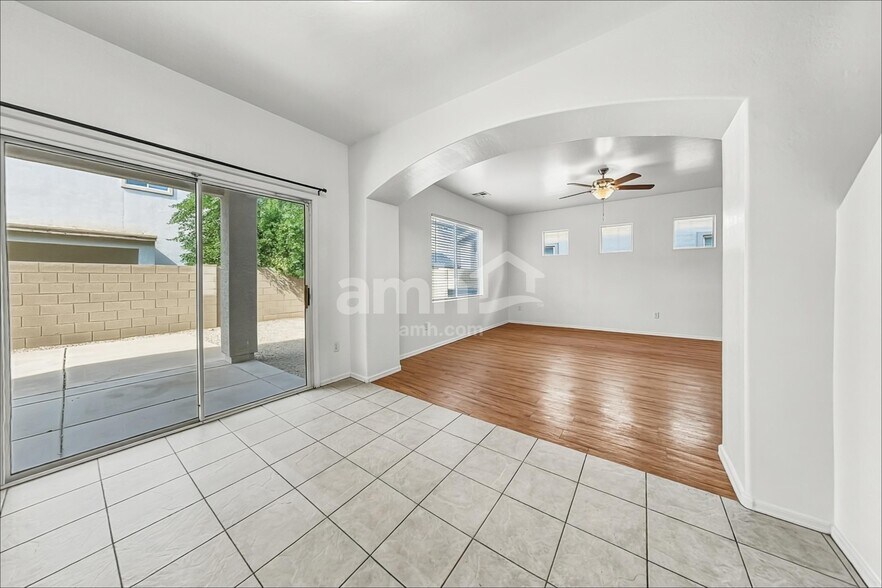Building Photo - 4242 E Baylor Ln